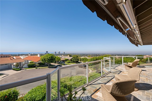 Detail Gallery Image 6 of 46 For 15 Montpellier, Newport Beach,  CA 92660 - 3 Beds | 3 Baths