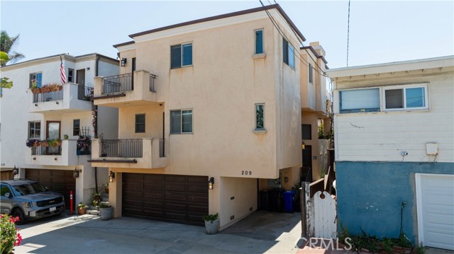 209 Crest Drive, Manhattan Beach CA: https://media.crmls.org/medias/36754429-629b-421b-8ce4-9a2ba41d53df.jpg