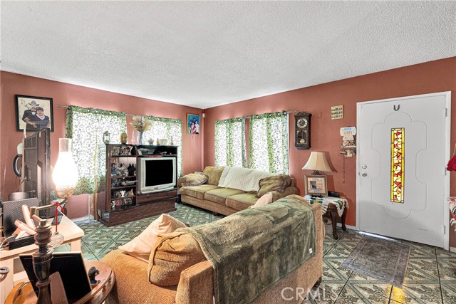470 E Home Street, Long Beach CA: https://media.crmls.org/medias/36760c19-e1d8-44df-a822-8fee559101fa.jpg