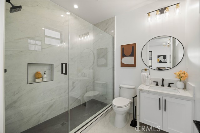 Detail Gallery Image 17 of 34 For 22002 Ocean Ave, Torrance,  CA 90503 - 4 Beds | 4/1 Baths