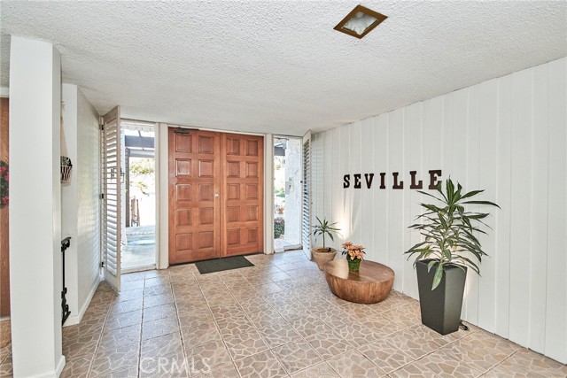 Detail Gallery Image 2 of 34 For 6124 Buckingham, Culver City,  CA 90230 - 1 Beds | 1 Baths