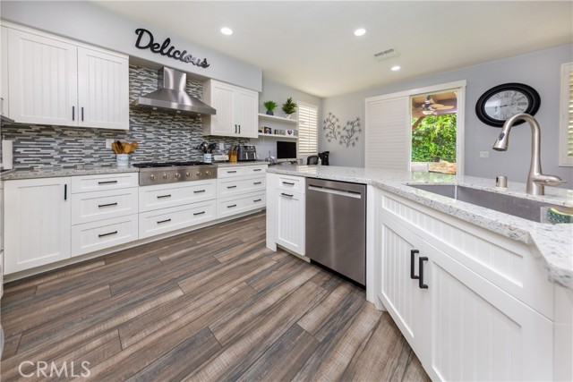 Detail Gallery Image 11 of 35 For 19659 Lanview Lane, Saugus,  CA 91350 - 4 Beds | 3 Baths
