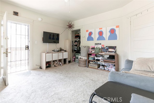 325 S Los Robles Avenue, Pasadena CA: https://media.crmls.org/medias/3678386b-88ef-4c84-9c52-86796482d313.jpg