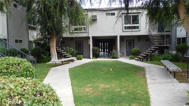 Detail Gallery Image 34 of 45 For 22030 Calvert St #3,  Woodland Hills,  CA 91367 - 2 Beds | 1 Baths