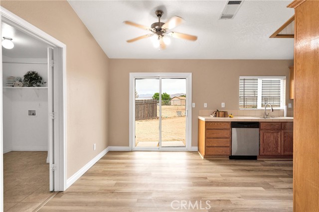 Detail Gallery Image 9 of 38 For 11389 Jacaranda Ave, Hesperia,  CA 92345 - 3 Beds | 2 Baths