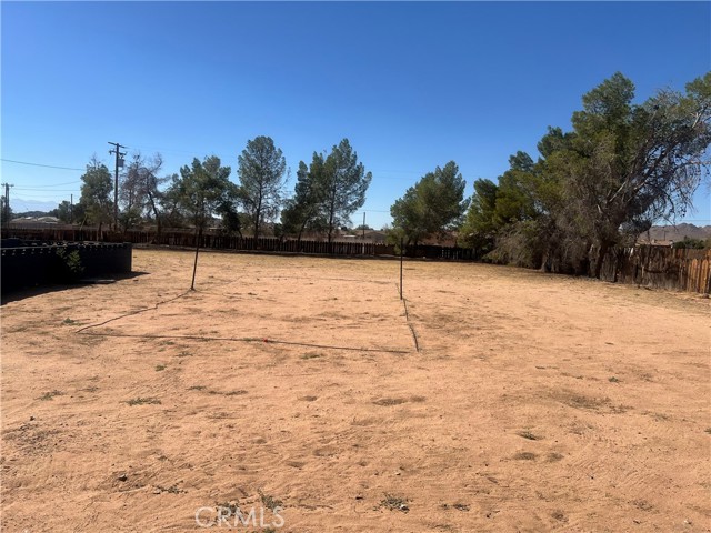 Detail Gallery Image 9 of 11 For 15218 Navajo Rd, Apple Valley,  CA 92307 - 3 Beds | 2 Baths