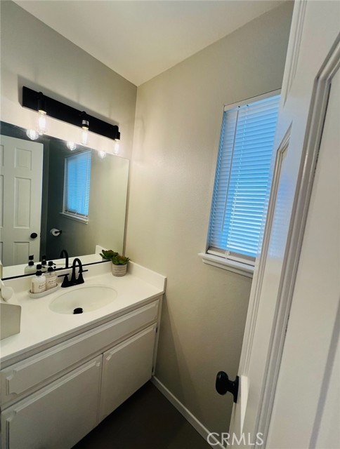 Detail Gallery Image 11 of 19 For 13330 Tamarisk Rd, Victorville,  CA 92395 - 3 Beds | 2/1 Baths