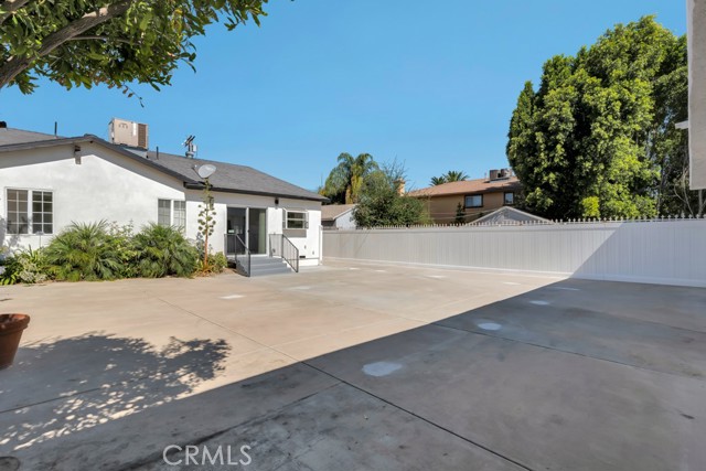 5434 Sylvia Avenue, Tarzana CA: https://media.crmls.org/medias/367905a9-28d5-49be-aa4c-623a156d60f6.jpg