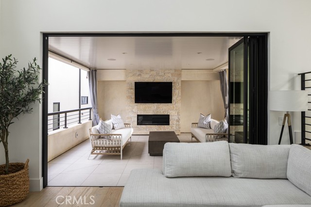 Detail Gallery Image 3 of 17 For 422 1/2 Larkspur Ave, Corona Del Mar,  CA 92625 - 2 Beds | 2/1 Baths