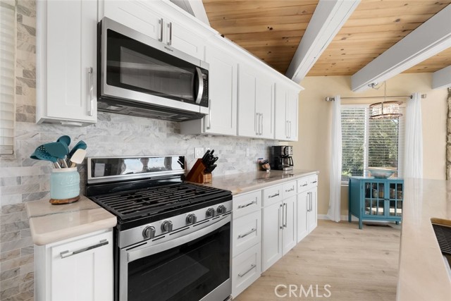 Detail Gallery Image 14 of 64 For 560 Canterbury, Cambria,  CA 93428 - 3 Beds | 2 Baths