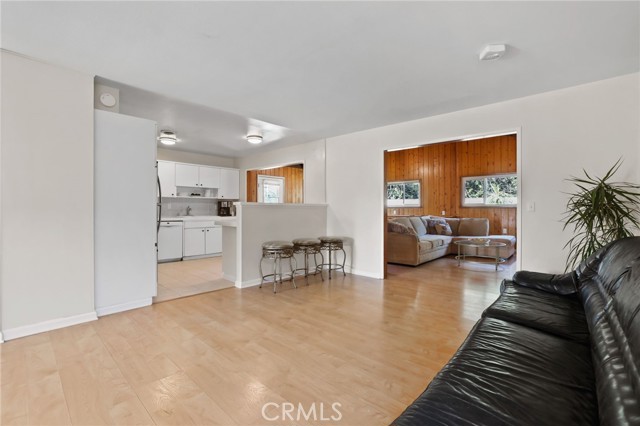 20071 Moontide Circle, Huntington Beach CA: https://media.crmls.org/medias/367a777a-ca2c-47fe-b655-a8c0197612fb.jpg