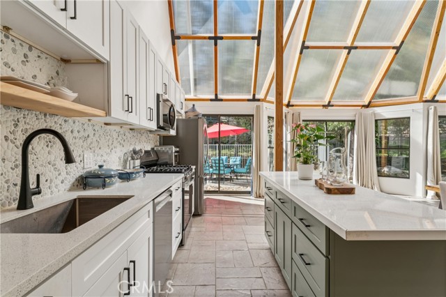 Detail Gallery Image 10 of 57 For 113 Brentwood, Lake Arrowhead,  CA 92352 - 6 Beds | 5/1 Baths