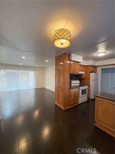 Detail Gallery Image 5 of 20 For 14414 Addison St #18,  Sherman Oaks,  CA 91423 - 2 Beds | 2 Baths