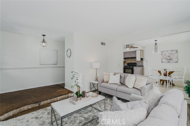 Detail Gallery Image 5 of 37 For 1919 Sherry Ln #28,  Santa Ana,  CA 92705 - 3 Beds | 2 Baths