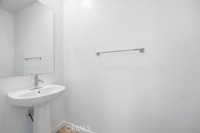 Detail Gallery Image 6 of 27 For 27341 Bear Creek Ln, Valencia,  CA 91381 - 3 Beds | 3/1 Baths