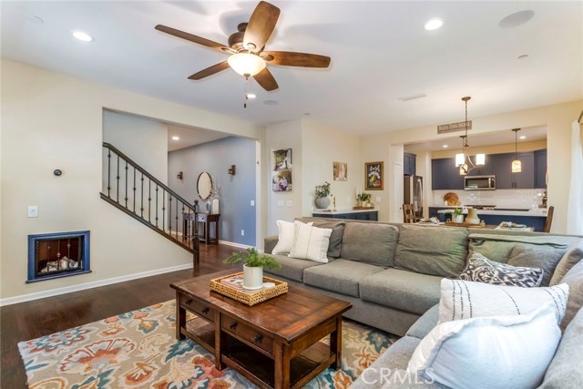 17138 Hickory Ridge Court, Canyon Country CA: https://media.crmls.org/medias/367bc316-b26f-4c88-b768-64acd68218cf.jpg