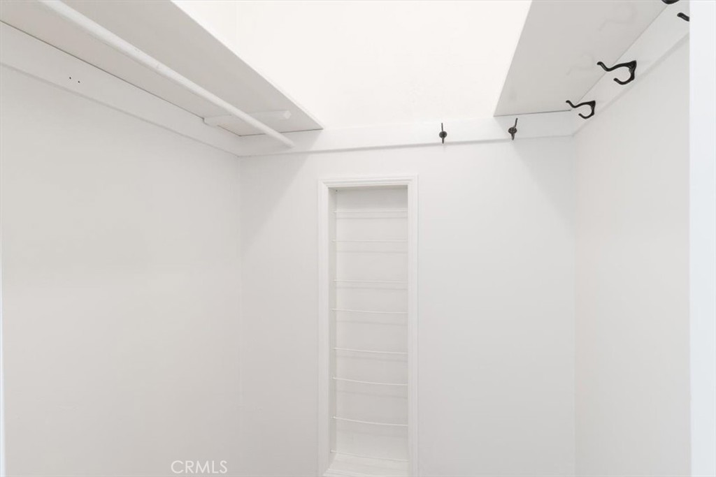 https://media.crmls.org/medias/367c5cd7-909c-4f83-aff4-57b61177da01.jpg?preset=X-Large