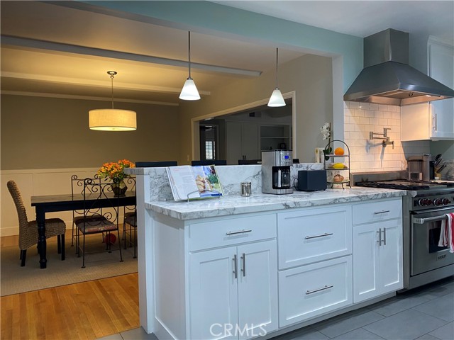 4125 Bakman Avenue, Studio City CA: https://media.crmls.org/medias/367cce51-cea7-4094-9cf9-7e3f6f0d8574.jpg