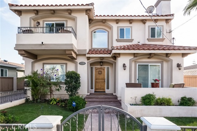 2208 Warfield Avenue, Redondo Beach, California 90278, 4 Bedrooms Bedrooms, ,2 BathroomsBathrooms,Residential,Sold,Warfield,SB17031973