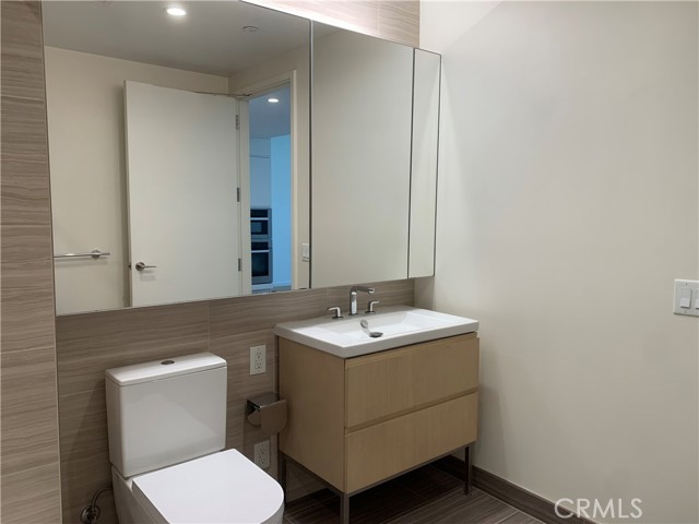 Detail Gallery Image 7 of 26 For 877 Francisco #3003,  Los Angeles,  CA 90017 - 1 Beds | 1 Baths