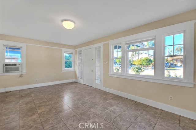 656 E Columbia, Pomona CA: https://media.crmls.org/medias/367e323a-4e4c-4b5a-940d-8f7c71f5d02c.jpg