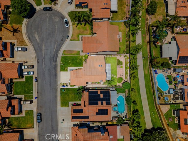 13674 Bennington Court, Fontana CA: https://media.crmls.org/medias/367e74e0-0f14-4e79-bf84-67a9ab14dcfe.jpg
