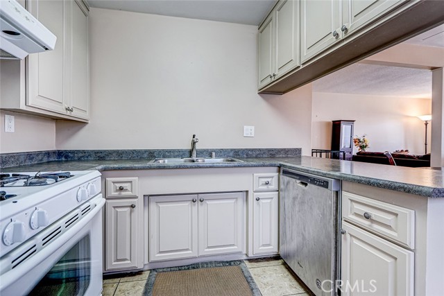 Detail Gallery Image 10 of 23 For 1623 Carver St, Redondo Beach,  CA 90278 - 3 Beds | 1/1 Baths