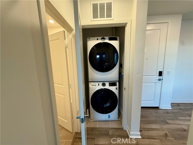 Detail Gallery Image 13 of 22 For 6114 Valentina Way #202,  Corona,  CA 92880 - 2 Beds | 2 Baths