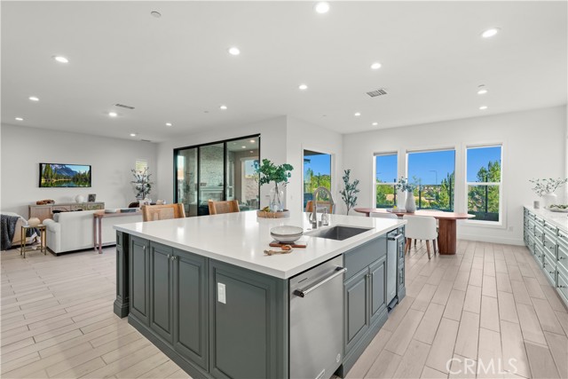 Detail Gallery Image 9 of 53 For 20526 W Deer Grass Ct, Porter Ranch,  CA 91326 - 5 Beds | 5/1 Baths