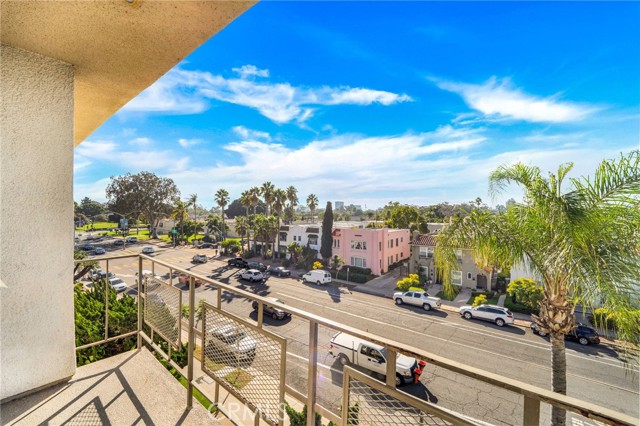 3421 Park Boulevard, San Diego, California 92103, 2 Bedrooms Bedrooms, ,2 BathroomsBathrooms,Condominium,For Sale,Park,IV25046024