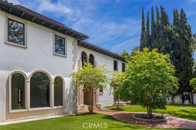 11159 La Maida Street, North Hollywood CA: https://media.crmls.org/medias/367fa808-198f-40f0-aeeb-9a7a83e92945.jpg