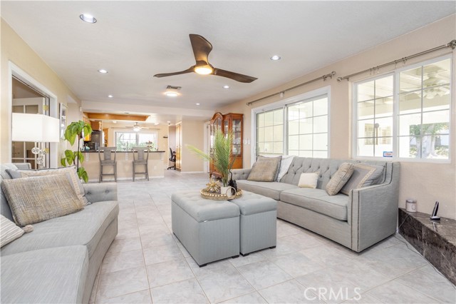Detail Gallery Image 4 of 41 For 12142 Gerald Ave, Granada Hills,  CA 91344 - 4 Beds | 3 Baths
