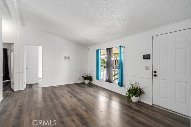 Detail Gallery Image 3 of 17 For 45800 Challenger Way #30,  Lancaster,  CA 93535 - 3 Beds | 2 Baths