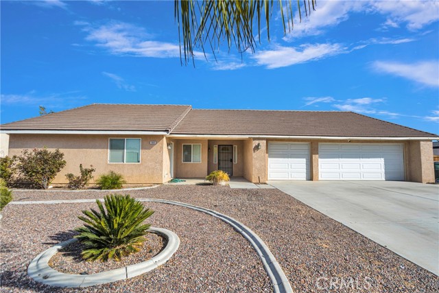 Detail Gallery Image 1 of 53 For 13935 Rincon Rd, Apple Valley,  CA 92307 - 4 Beds | 2/1 Baths