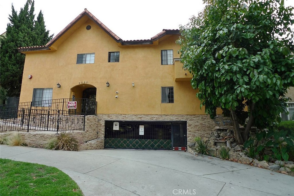 2020 N Beachwood Drive #108