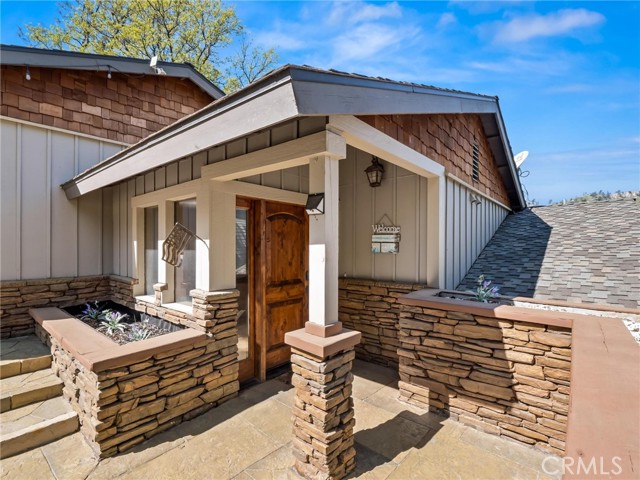 Detail Gallery Image 5 of 75 For 27459 Sky Harbour, Friant,  CA 93626 - 5 Beds | 2/1 Baths