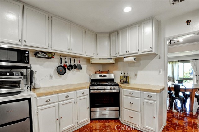 Detail Gallery Image 7 of 26 For 5864 Bonsallo Ave, Los Angeles,  CA 90044 - 4 Beds | 2 Baths