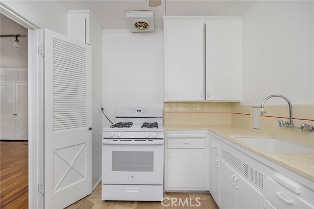 Detail Gallery Image 12 of 19 For 10372 Ashton Ave, Los Angeles,  CA 90024 - 2 Beds | 4 Baths