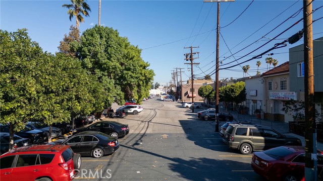 Image 20 of 30 For 18407 Sherman Way