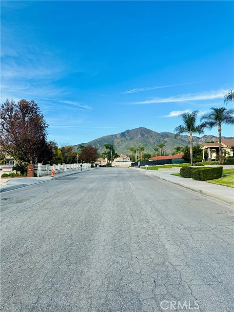 Detail Gallery Image 2 of 3 For 7464 via Deldene, Highland,  CA 92346 - 4 Beds | 3/1 Baths