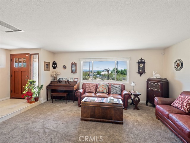 Detail Gallery Image 10 of 42 For 19230 Seneca Rd, Apple Valley,  CA 92307 - 3 Beds | 2 Baths