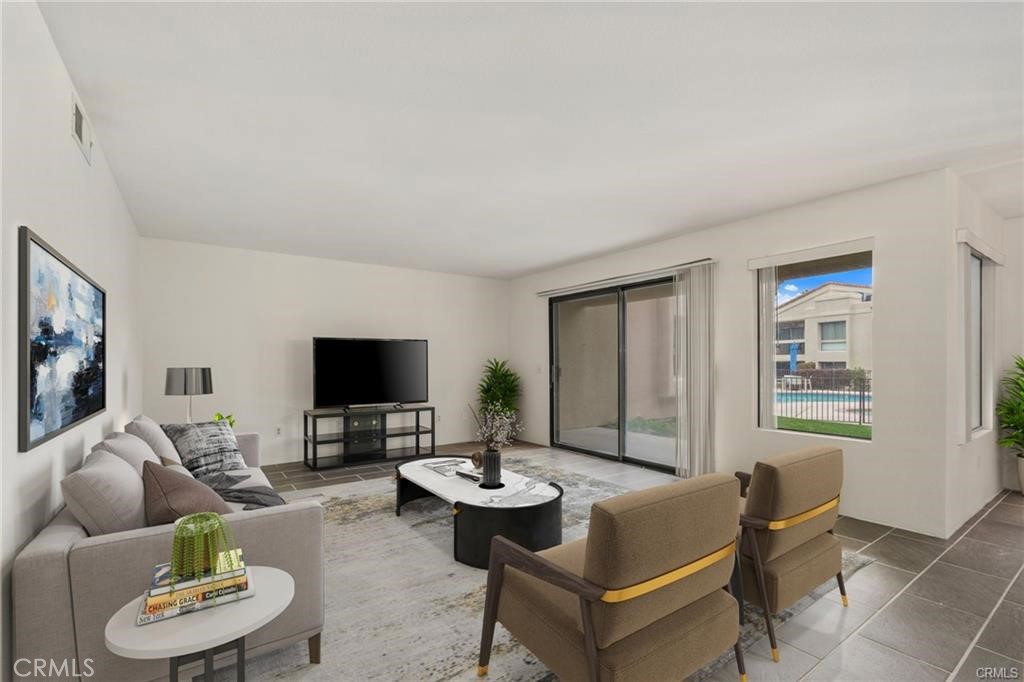 MLS #IV25192211 image #2