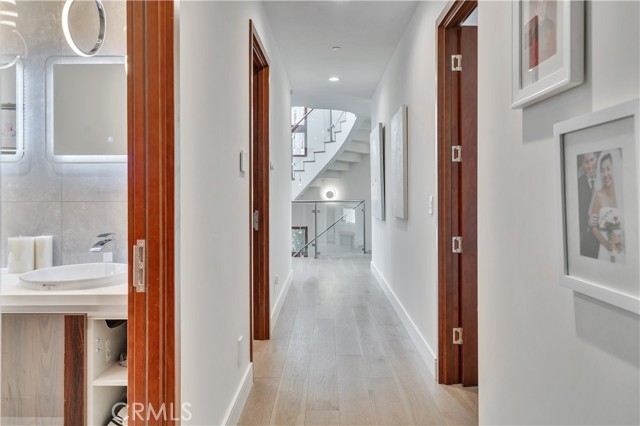 719 1st Place, Hermosa Beach CA: https://media.crmls.org/medias/368489dc-1057-4352-86c5-6b28e81dae83.jpg