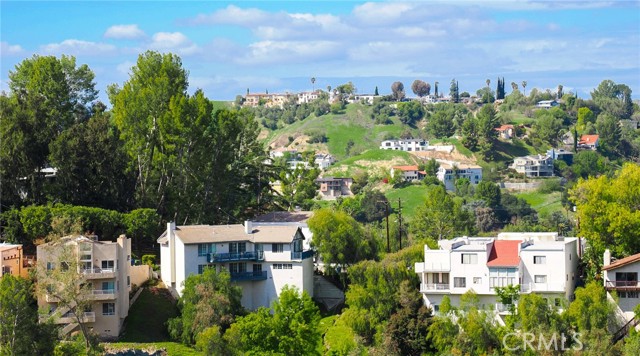 5177 Medina Road, Woodland Hills CA: https://media.crmls.org/medias/3684d349-362b-4b15-bd7a-523069e53155.jpg