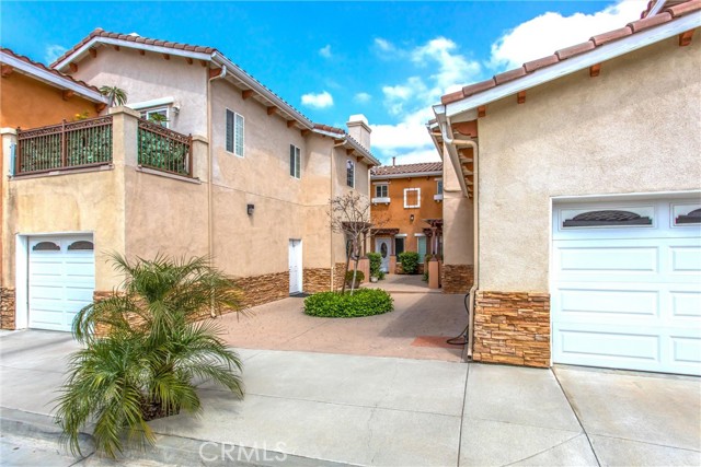 Detail Gallery Image 2 of 36 For 1200 E Highland Ave #402,  Redlands,  CA 92374 - 2 Beds | 2/1 Baths