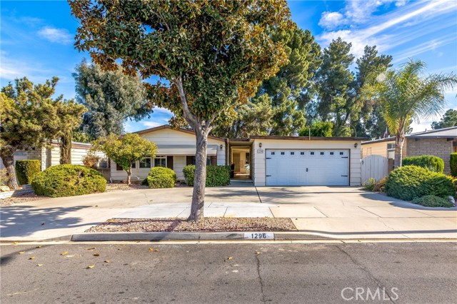 Detail Gallery Image 2 of 50 For 1296 Brentwood Way, Hemet,  CA 92545 - 2 Beds | 2 Baths