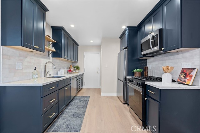 10707 Camarillo Street, 314 photo 9