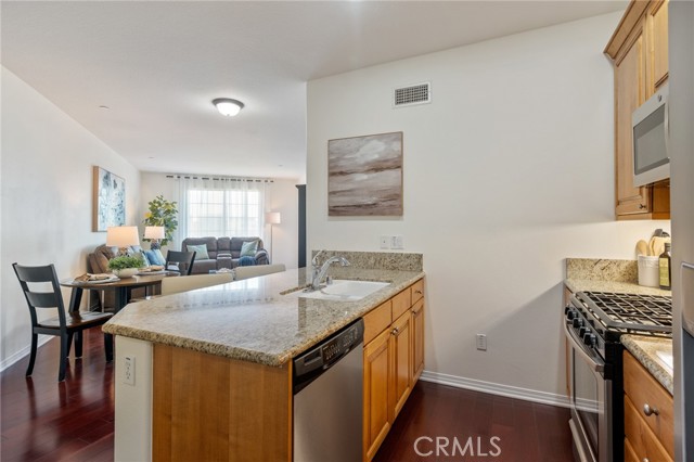 Detail Gallery Image 2 of 21 For 2750 Artesia Bld #327,  Redondo Beach,  CA 90278 - 1 Beds | 1 Baths