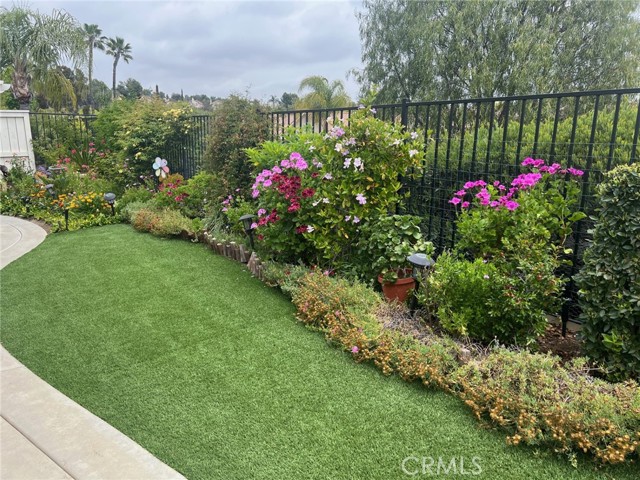 Detail Gallery Image 3 of 38 For 23961 via Pamilla, Murrieta,  CA 92562 - 2 Beds | 2 Baths