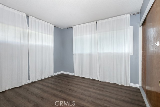 991 Glenview Terrace photo 26